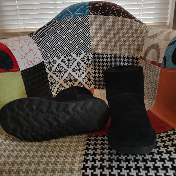 BearPaw Shoes - BearPaw Black Winter Boots